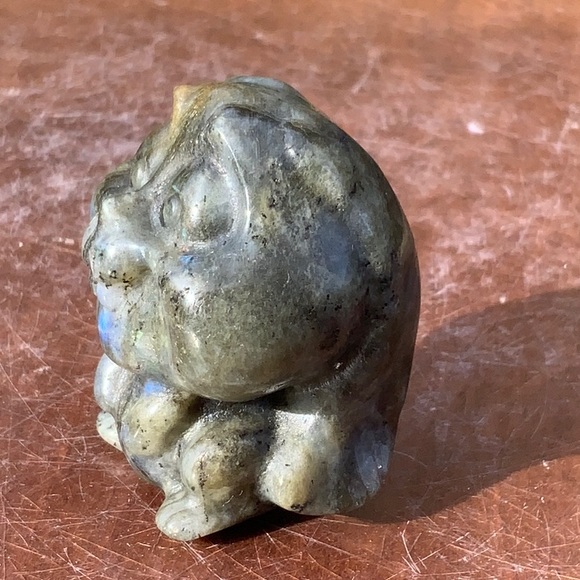 LABRADORITE HAND CARVED CARTOON RABBIT - Picture 7 of 9